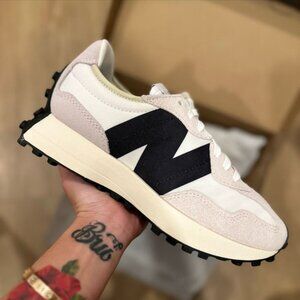 New Balance Women's 327 Shoes